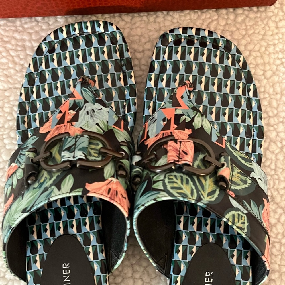 Donald Pliner Sandals - Picture 8 of 9
